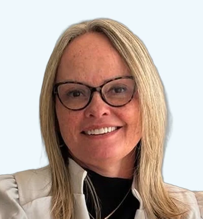 Dra. Patrícia Moitinho Ferreira, oftalmologista que faz plástica ocular no HOB